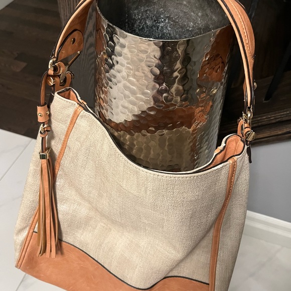 COPY - Sondra Roberts Squared coated linen summer hobo bag with tassel summer c… - Picture 16 of 17